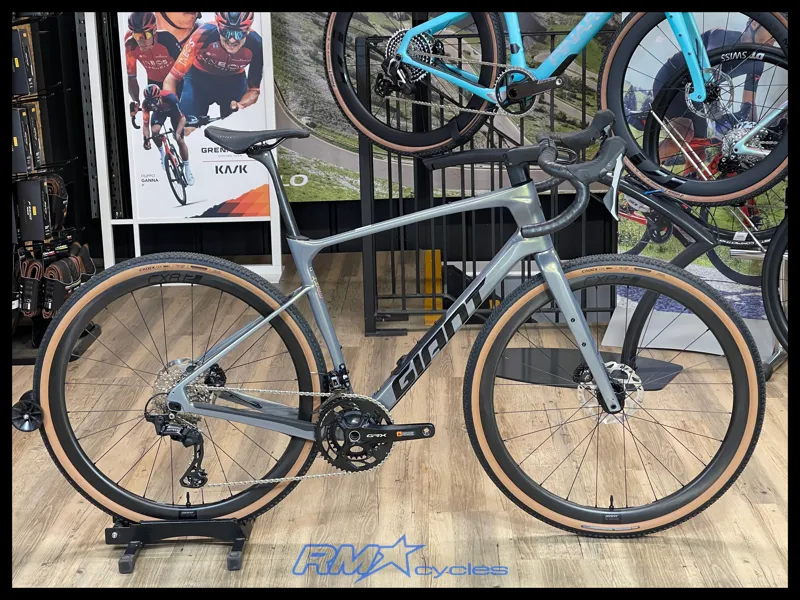 Giant Revolt Advanced 0 Aurora Noise M-Large 2025 Ex-Display