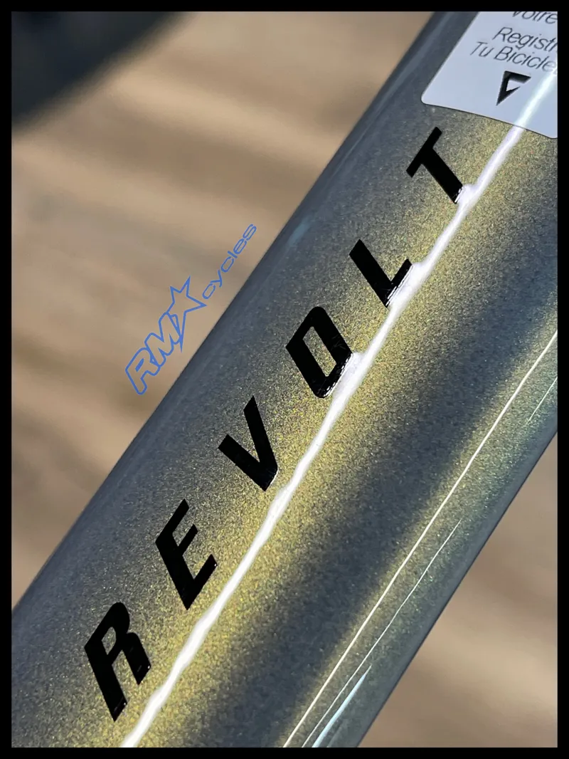 Giant Revolt Advanced 0 Aurora Noise M-Large 2025 Ex-Display-2