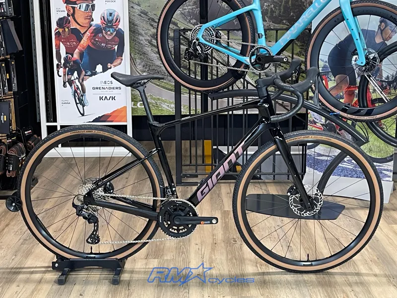 Giant Revolt Advanced 2 Medium Carbon 2025 Ex-Display