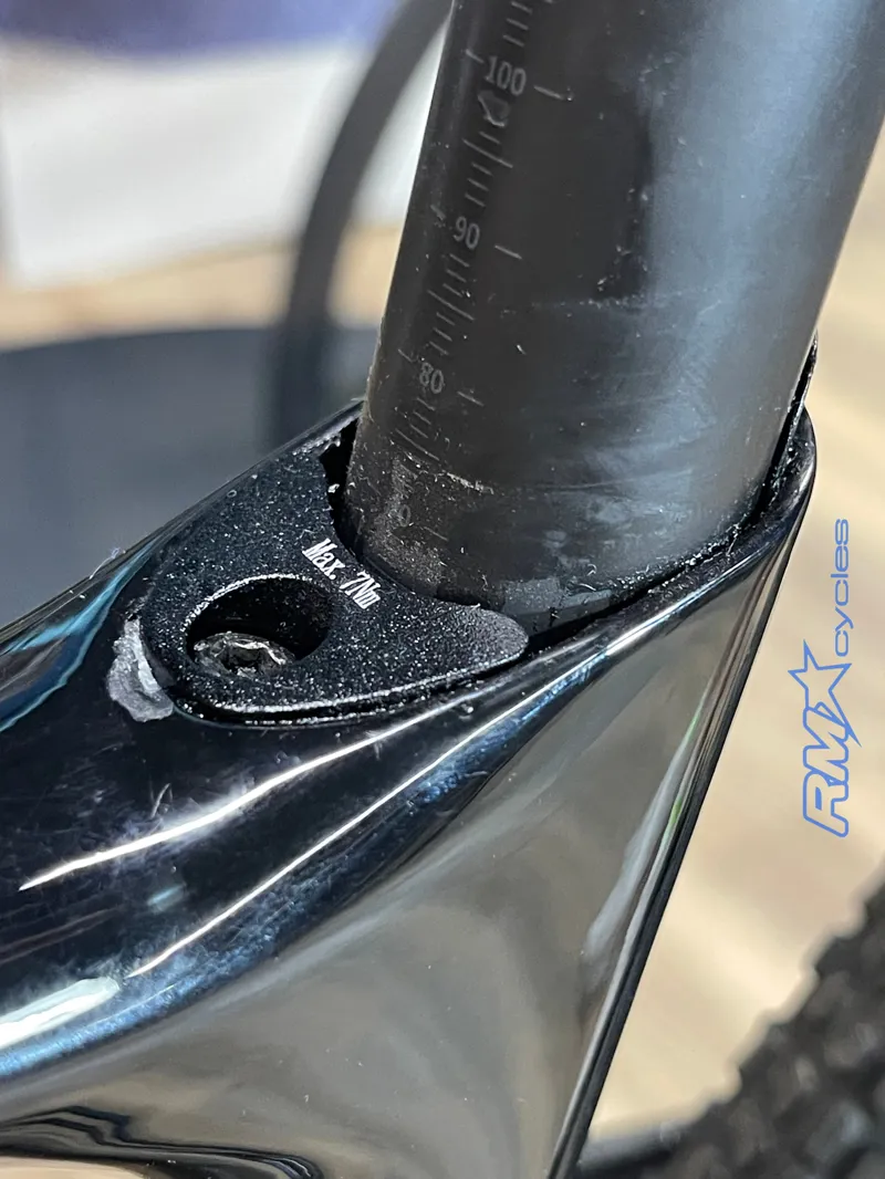 Giant Revolt Advanced 2 Medium Carbon 2025 Ex-Display-10