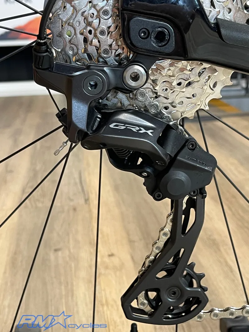 Giant Revolt Advanced 2 Medium Carbon 2025 Ex-Display-4