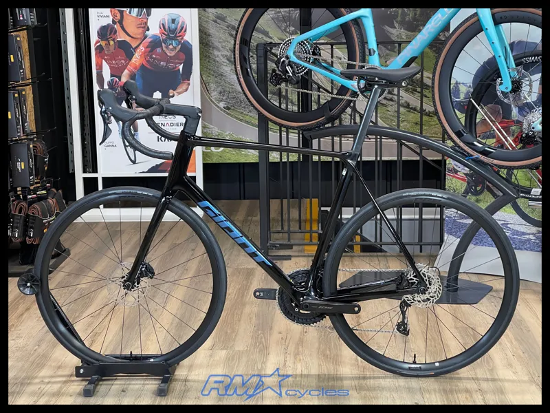 Giant TCR Advanced 2 XL Carbon 2025 Approved Used-1