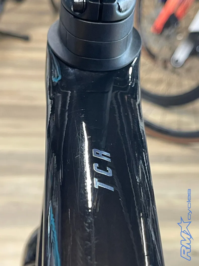 Giant TCR Advanced Pro 1 Di2 Large in Carbon 2025 Ex-Display-2
