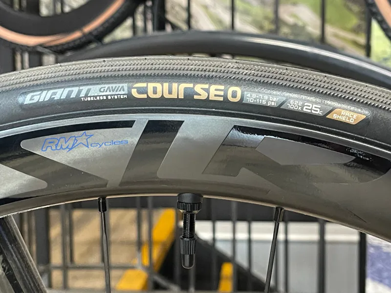 Giant TCR Advanced Pro 1 Di2 Large in Carbon 2025 Ex-Display-9