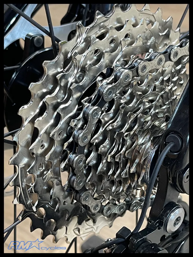 Liv Avail Advanced 1 Road Bike in Iron Rouge/Carbon/Chrome-2