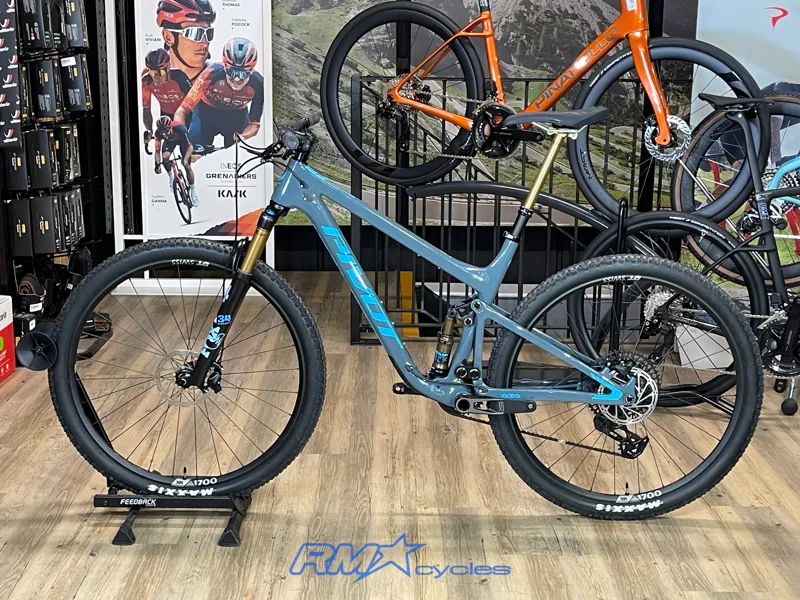 Pivot Mach 4 SL Grey Large Mountain Bike 429 Trail X0 / Fox Build Kit Ex-display-1