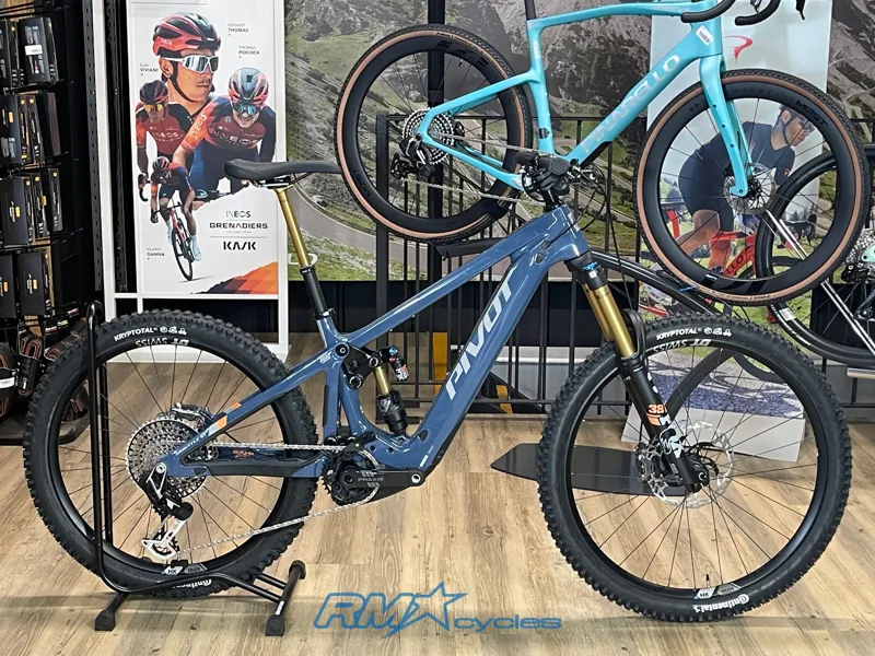 Pivot Shuttle LT Bosch Team XX Transmission Blue Scrub Jay Medium Ex-display