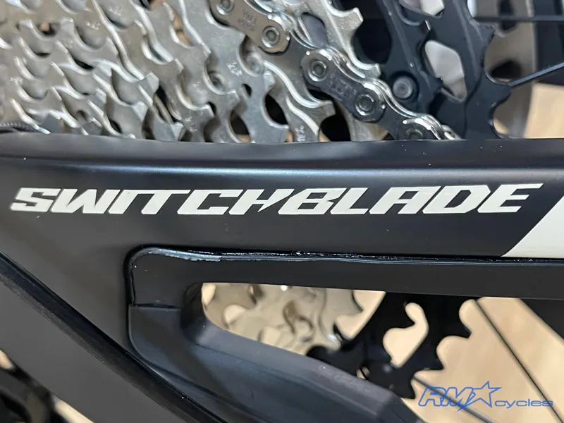 Pivot Switchblade V6 29 Pro Xt/XTR Stealth Mojave Medium-2