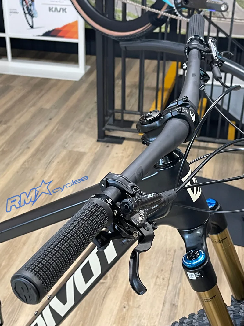 Pivot Switchblade V6 29 Pro Xt/XTR Stealth Mojave Medium-3