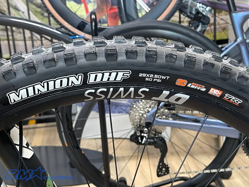 Pivot Switchblade V6 29 Pro Xt/XTR Stealth Mojave Medium-11