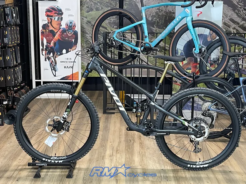 Pivot Switchblade V6 29 Pro Xt/XTR Stealth Mojave Medium-1