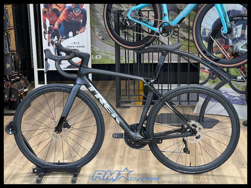 Trek MADONE SL 6 Gen 8 Gloss Dark Star/Deep Matte Smoke 2025-1