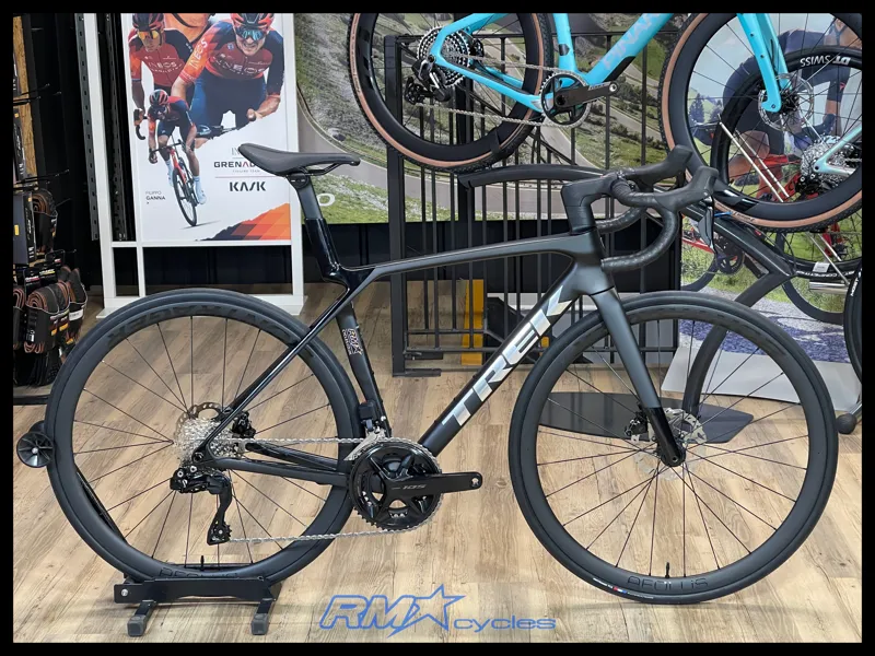 Trek MADONE SL 6 Gen 8 Gloss Dark Star/Deep Matte Smoke 2025