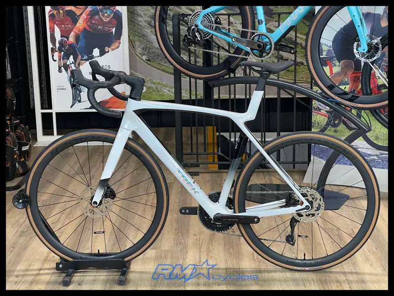 Trek Madone SL6 White Prismatic 2025-1