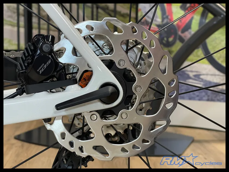 Trek Madone SL6 White Prismatic 2025-10