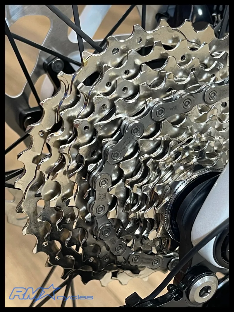 Trek Madone SL6 White Prismatic 2025-3