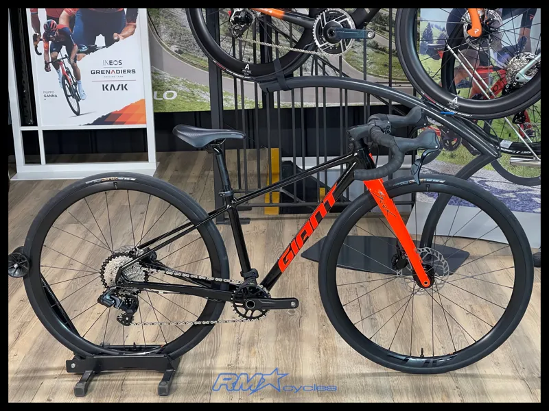 Giant Seek 2 OSO Abyss Black 2026 Ex-Demo