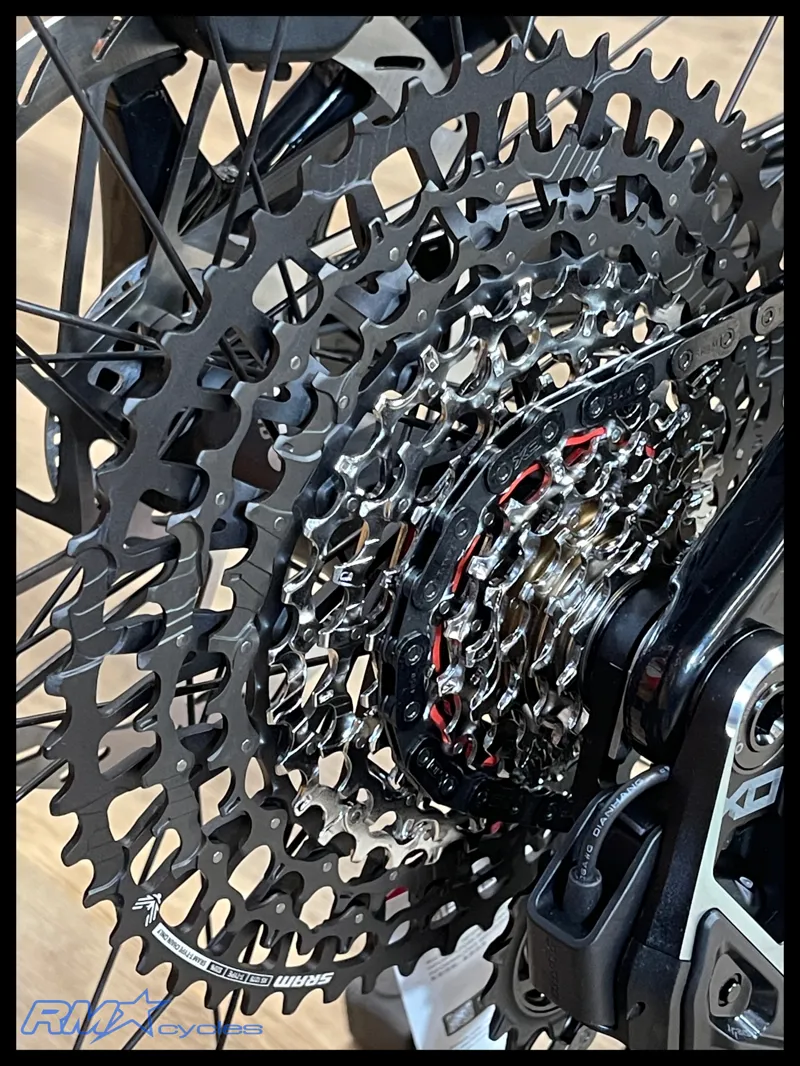 Pivot Cycles Shuttle AMPd / Pro X0 Black Metallic Stone-4