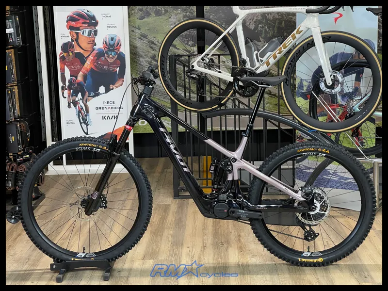 Pivot Cycles Shuttle AMPd / Pro X0 Burgundy Berry Freeze-1