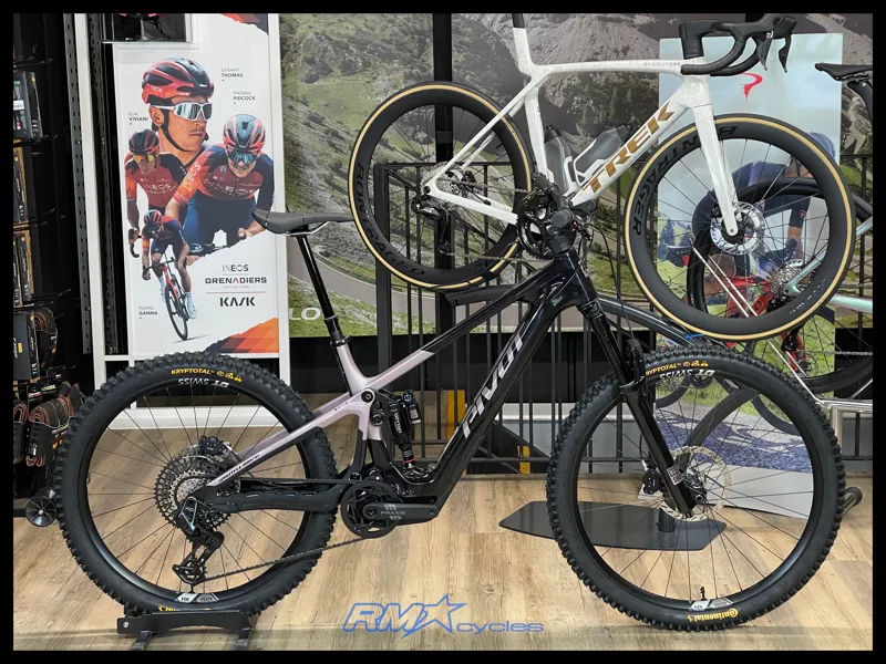 Pivot Cycles Shuttle AMPd / Pro X0 Burgundy Berry Freeze