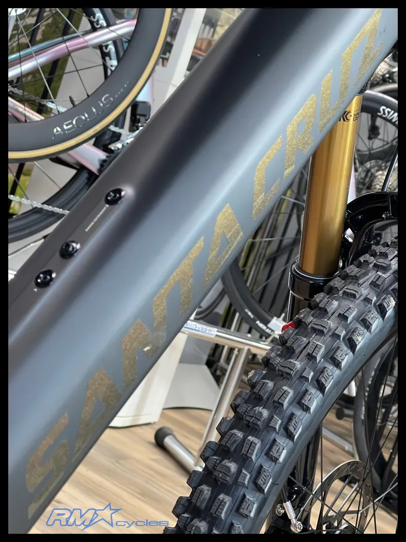 Santa Cruz Bullit 4 AXS XO RSV Matte Carbon 2026-7