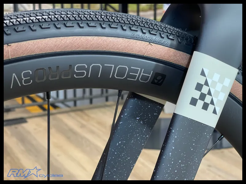 Trek Checkmate SLR 7 AXS Gravel Bike in Gloss Trek Black/Carbon Smoke-7