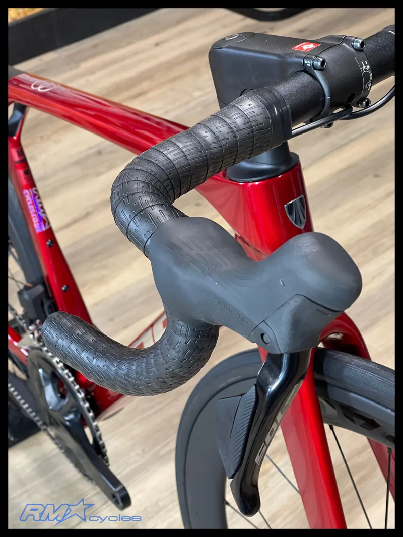 Trek Madone SL 6 Road Bike in Fury Red/Deep Smoke-6