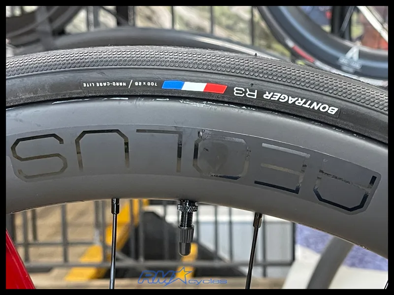 Trek Madone SL 6 Road Bike in Fury Red/Deep Smoke-9