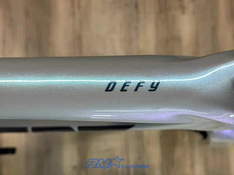 Giant Defy Advanced 0 Road Bike in Supernova Grey-2