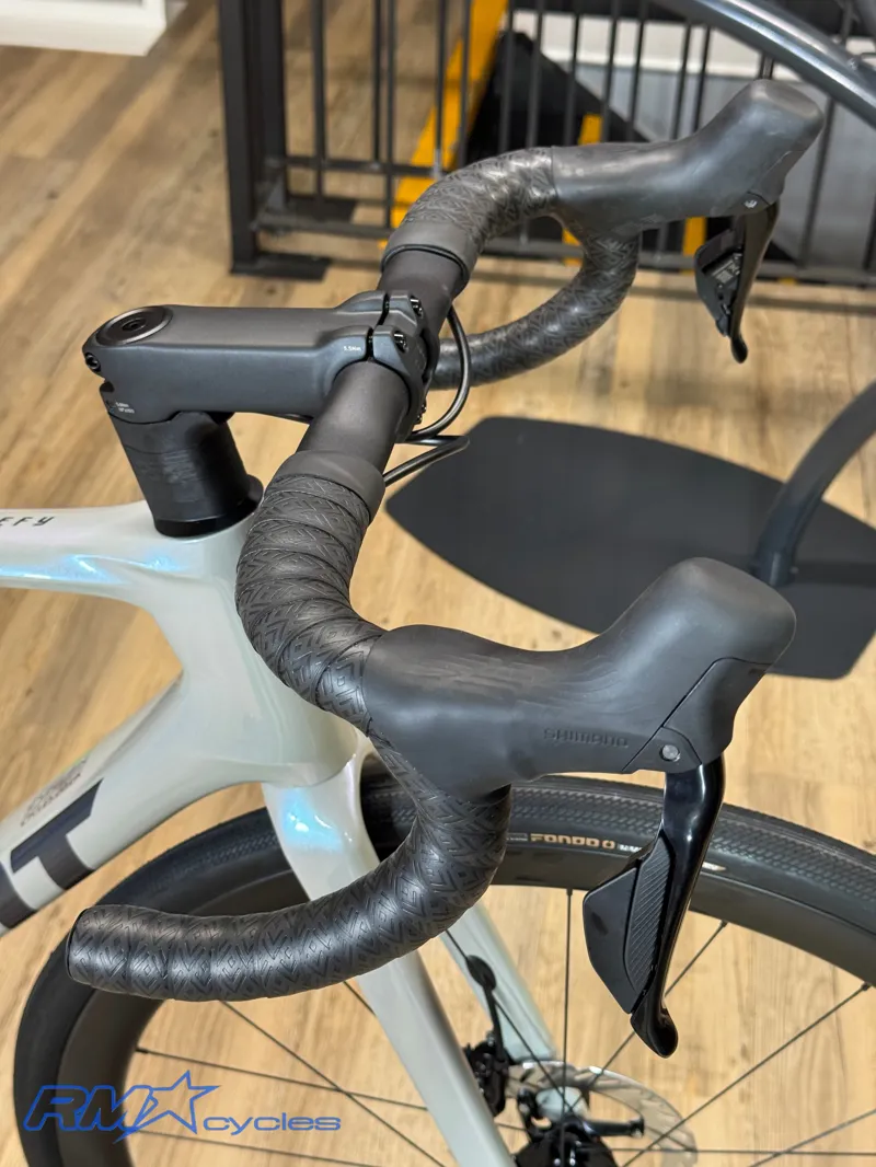 Giant Defy Advanced 0 Road Bike in Supernova Grey-3