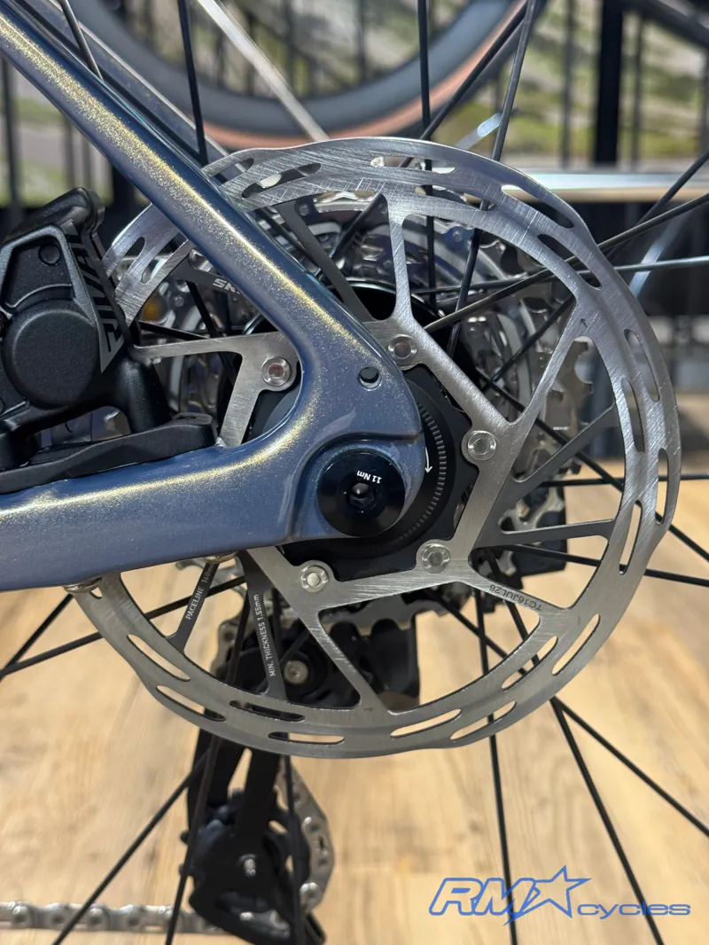 Giant Defy Advanced Pro 1 Road Bike in Midnight Moon-9