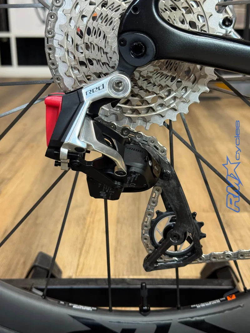 Giant Defy Advanced Pro-Red Road Bike in Carbon-4