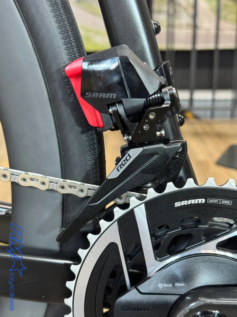 Giant Defy Advanced Pro-Red Road Bike in Carbon-5