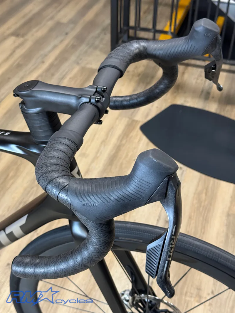 Giant Defy Advanced Pro-Red Road Bike in Carbon-2