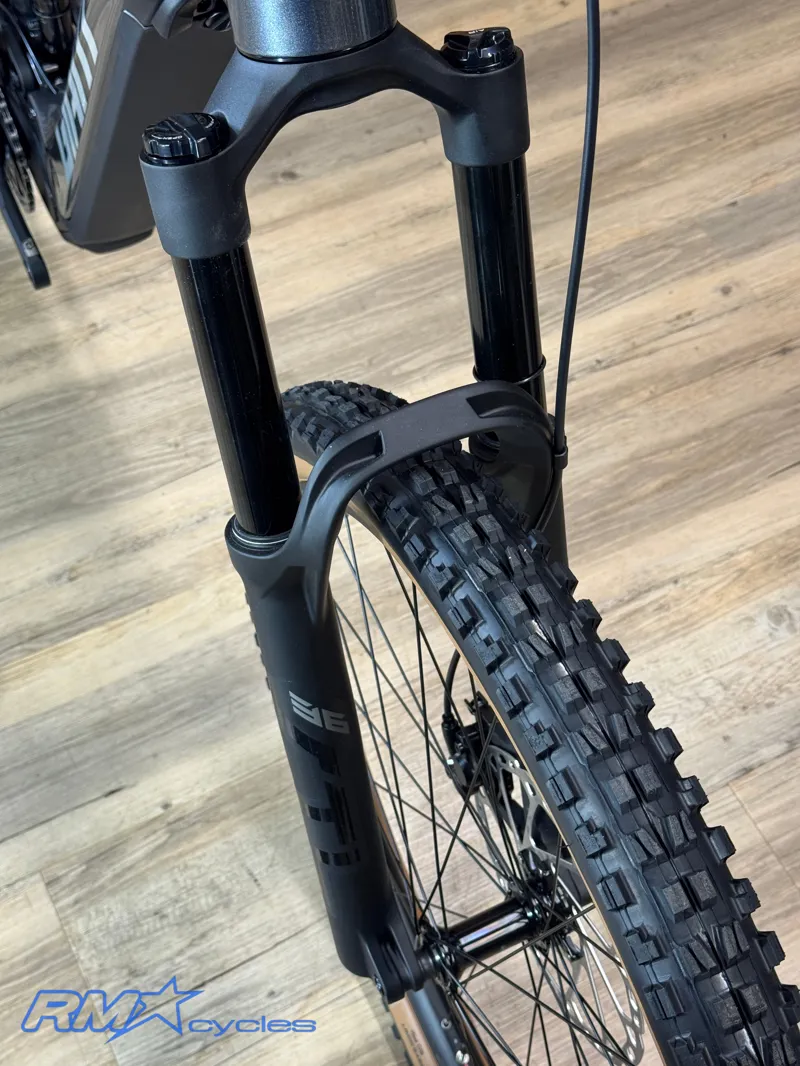 Giant Stance E+ 1 eMountain Bike in Charcoal/Black-6