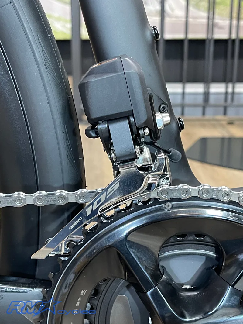 Pinarello X3 Shimano 105Di22 12DB DTSwiss 2027 Road Bike Element Black -8
