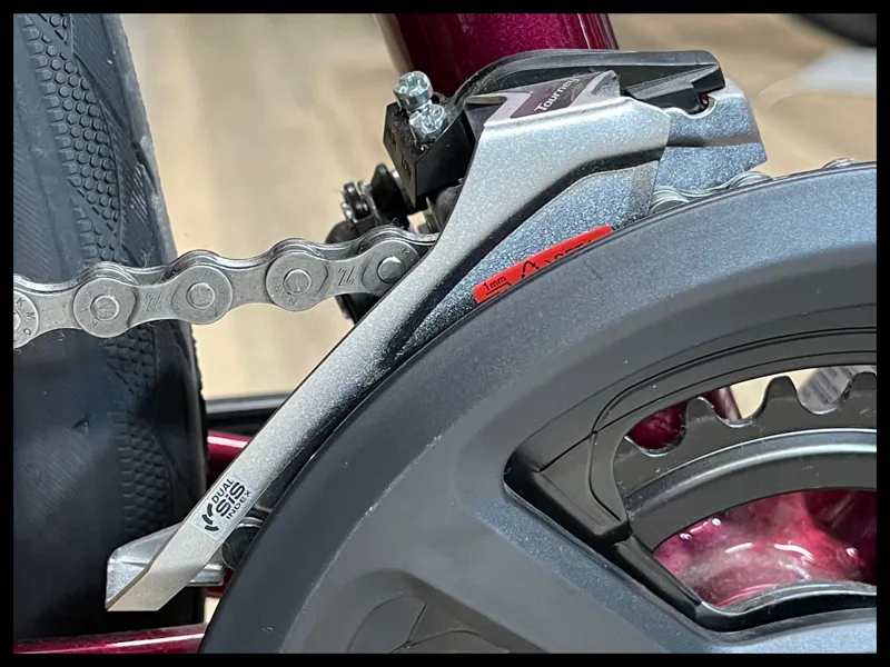 2021 Giant Escape 2 Disc Hybrid Bike in Red-4