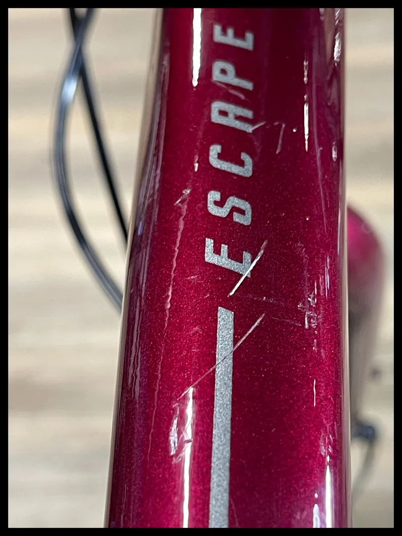 2021 Giant Escape 2 Disc Hybrid Bike in Red-12