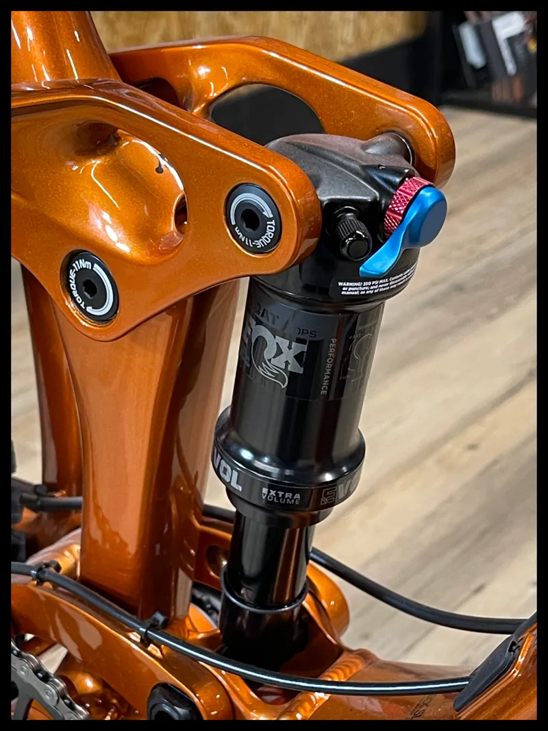 2022 Giant Trance X 29 2 Trail Bike in Amber Glow/Black-4