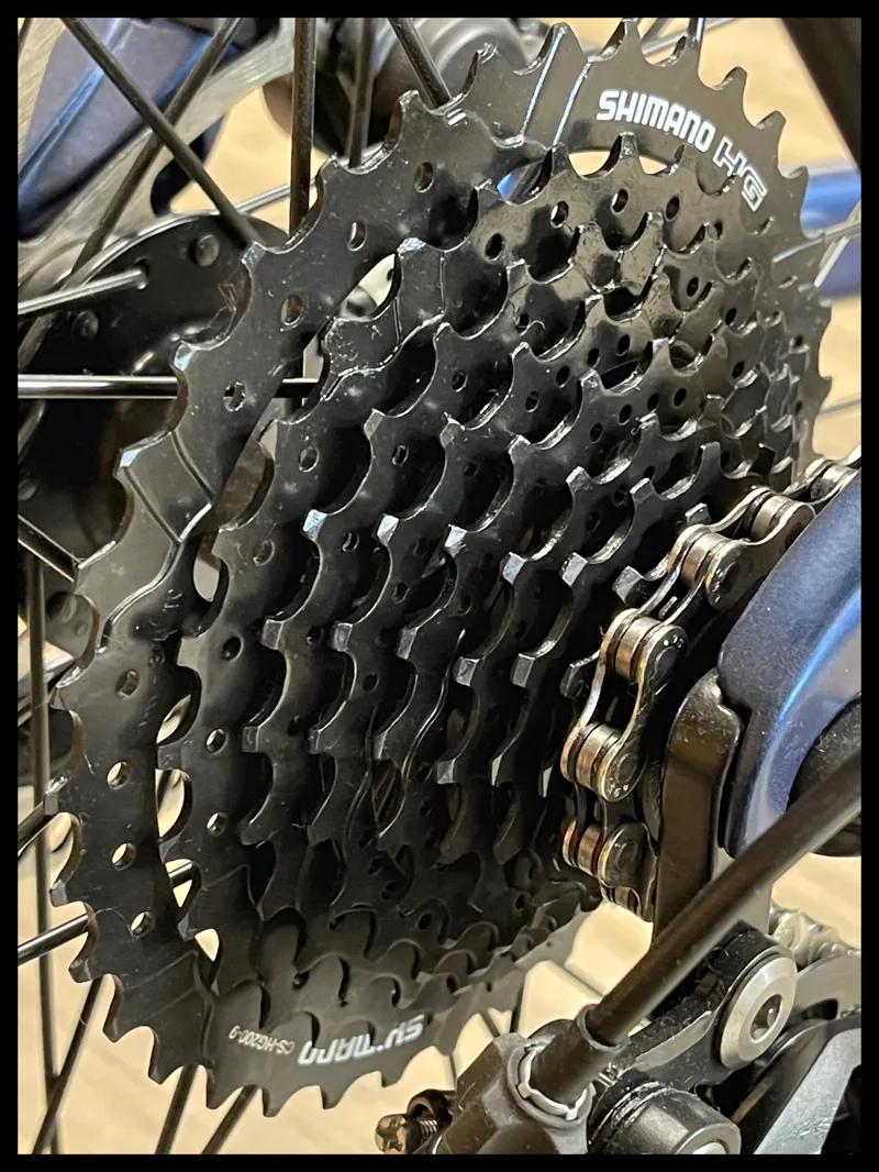 2022 Giant Explore E+ 2 Stagger Frame Trekking eBike in Metallic Navy-2