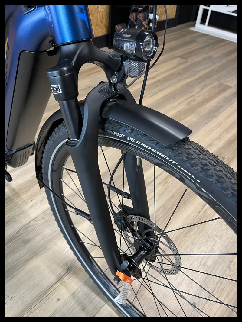 2022 Giant Explore E+ 2 Stagger Frame Trekking eBike in Metallic Navy-5