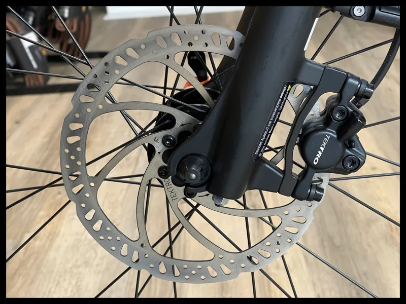 2022 Giant Explore E+ 2 Stagger Frame Trekking eBike in Metallic Navy-6