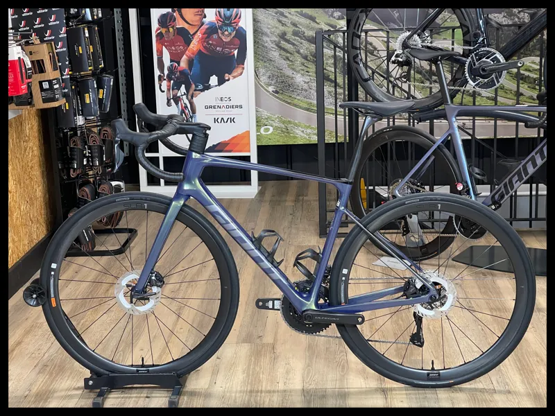 Giant Defy Advanced Pro 0 Road Bikes In Gloss Interstellar/Black