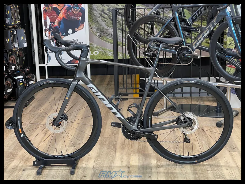 Giant Defy Advanced Pro 2 Road Bike in Stealth Chrome