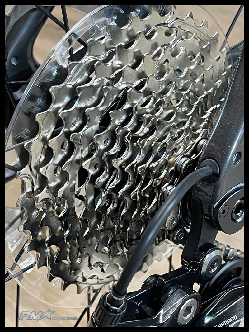 Giant Defy Advanced Pro 2 Road Bike in Stealth Chrome-2