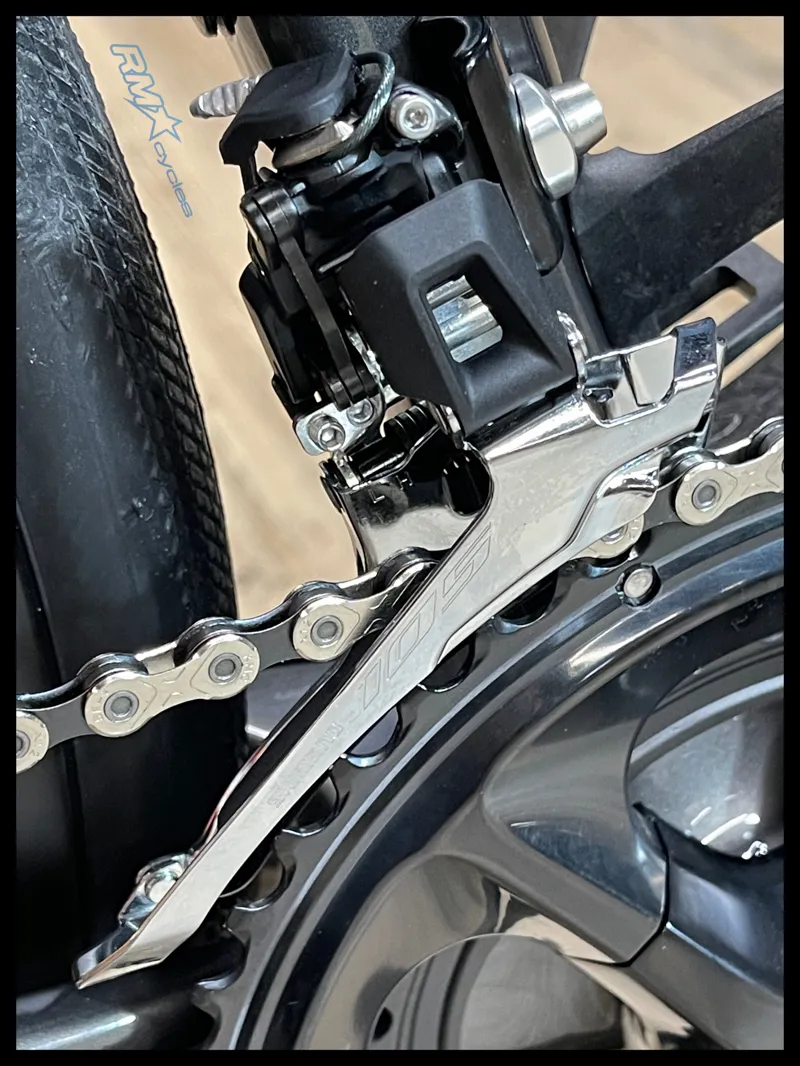 Giant Defy Advanced Pro 2 Road Bike in Stealth Chrome-4