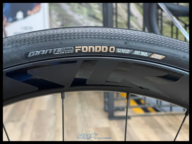 Giant Defy Advanced Pro 2 Road Bike in Stealth Chrome-8