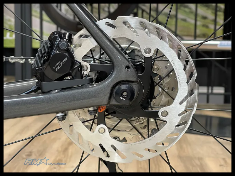 Giant Defy Advanced Pro 2 Road Bike in Stealth Chrome-7