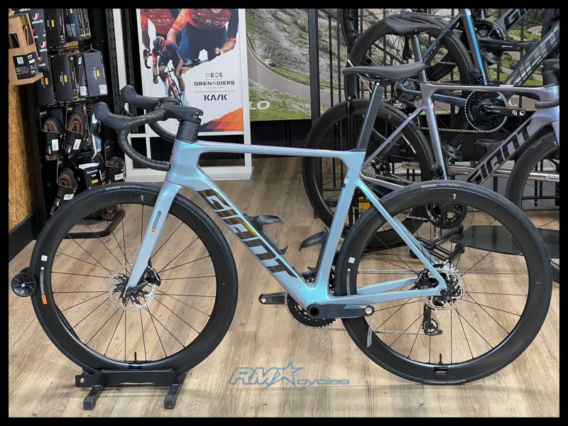 Giant Propel Advanced Pro 0 AXS Road Bike in Ocean Twilight/