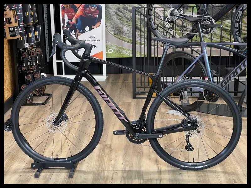 Giant Revolt Advanced 2 Gravel Bike In Gloss Carbon